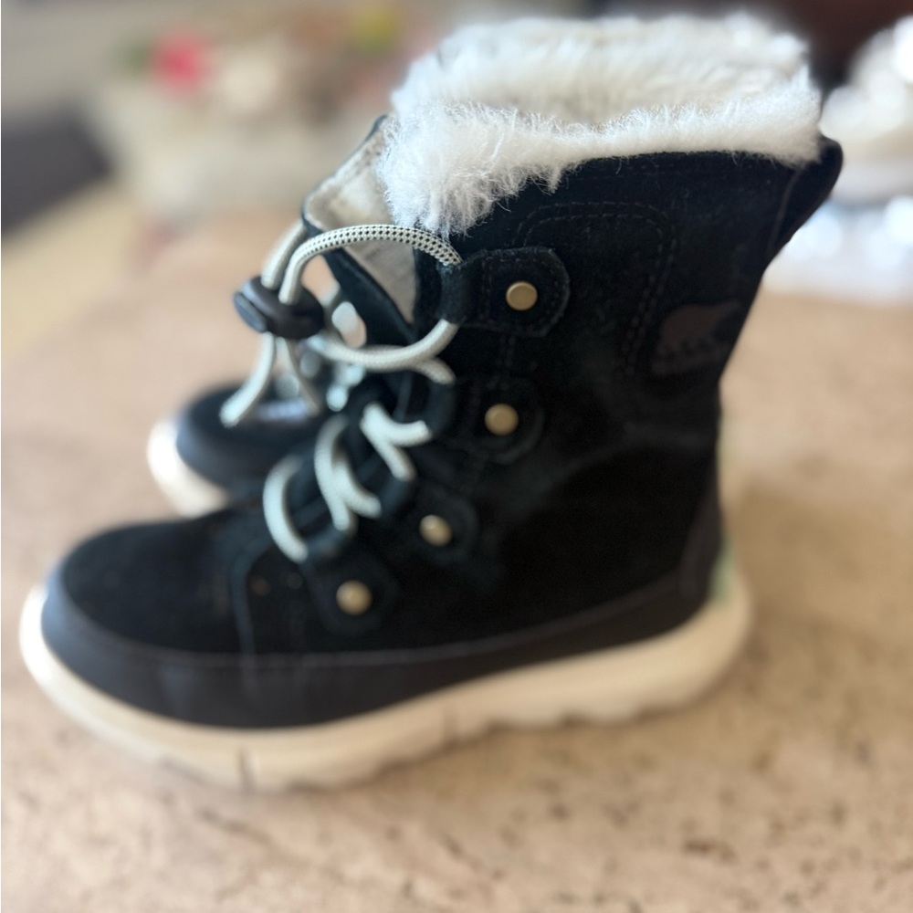 Sorel Black and White Fuzzy Lined Boots